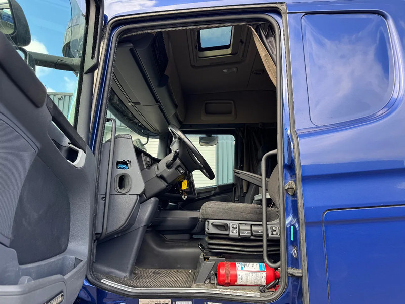 Грузовик-контейнеровоз/ Сменный кузов Scania R520 V8 8x4*4 Retarder / BDF / Full Air / Euro 6: фото 10