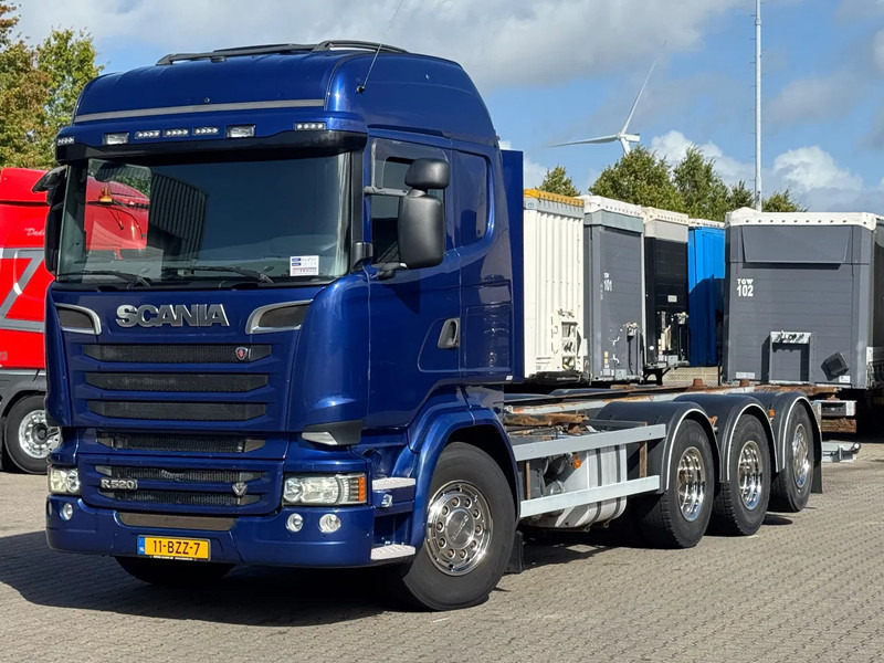 Scania R520 V8 8x4*4 Retarder / BDF / Full Air / Euro 6 - Грузовик-контейнеровоз/ Сменный кузов: фото 1 Scania R520 V8 8x4*4 Retarder / BDF / Full Air / Euro 6 - Грузовик-контейнеровоз/ Сменный кузов: фото 1