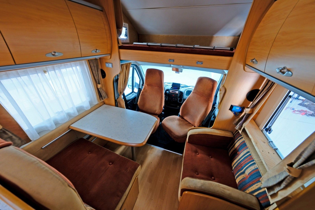 Альковный автодом Cristall A 670 G/Automatik/Festbett/Garage/Solar/Markise: фото 6