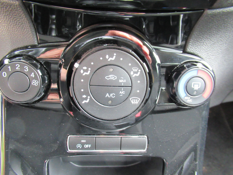 Хэтчбек Ford Fiesta 1.0 EcoBoost 74KW Titanium 5-deurs: фото 12