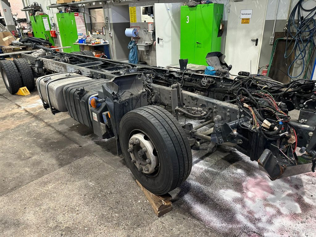 Iveco 110EL25 Unfallchassis ohne Motor/Getriebe - Рама/ Шасси для Грузовиков: фото 3 Iveco 110EL25 Unfallchassis ohne Motor/Getriebe - Рама/ Шасси для Грузовиков: фото 3