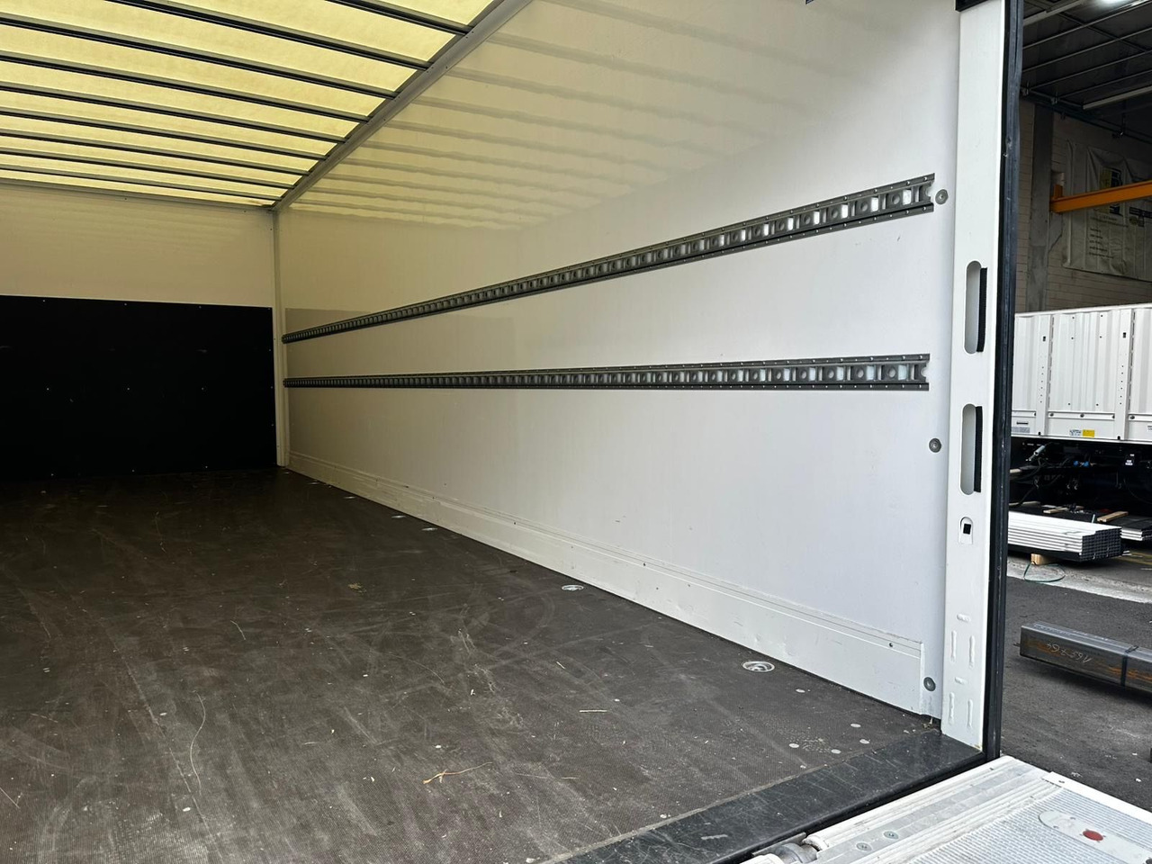 MAN TGL 12.250 /Ladebordwand/Automatik/Ahk - Грузовик с закрытым кузовом: фото 5 MAN TGL 12.250 /Ladebordwand/Automatik/Ahk - Грузовик с закрытым кузовом: фото 5