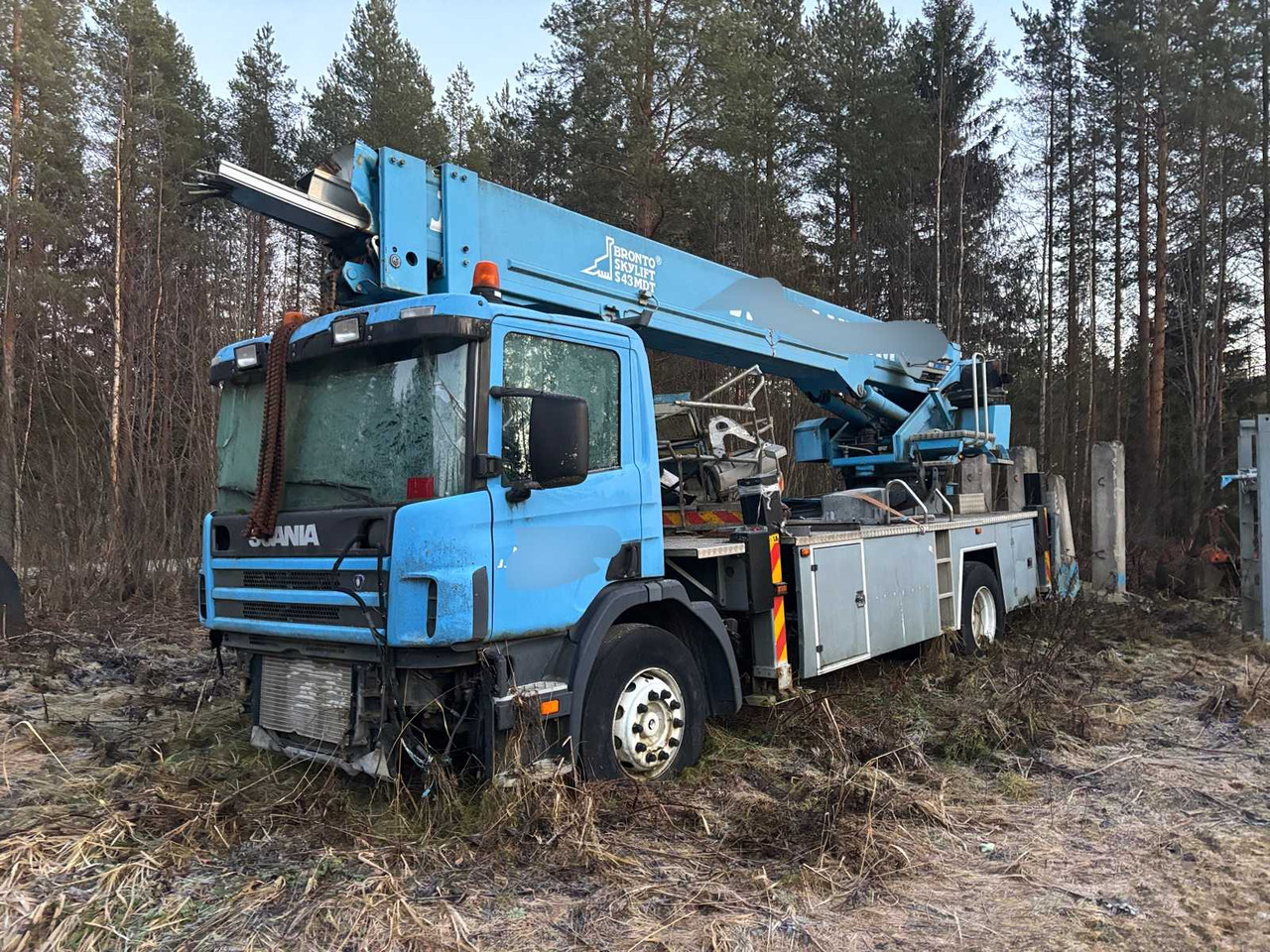 Scania P94 truck and Bronto Skylift telescopic crane - Автоманипулятор: фото 1 Scania P94 truck and Bronto Skylift telescopic crane - Автоманипулятор: фото 1