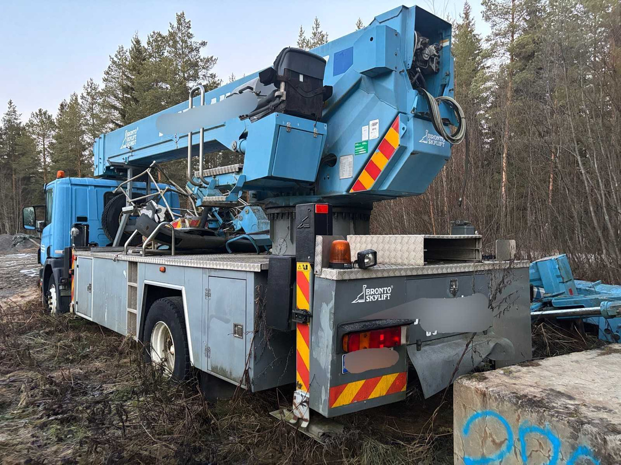 Scania P94 truck and Bronto Skylift telescopic crane - Автоманипулятор: фото 3 Scania P94 truck and Bronto Skylift telescopic crane - Автоманипулятор: фото 3