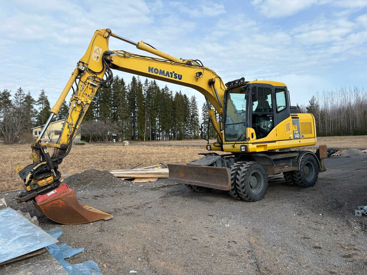 Wheel excavator Komatsu PW140-7 - Колёсный экскаватор: фото 1 Wheel excavator Komatsu PW140-7 - Колёсный экскаватор: фото 1