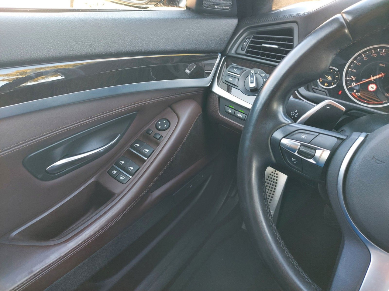 Седан BMW 550i Limousine Autom. M-Sport HUD Glasdach H&K: фото 14