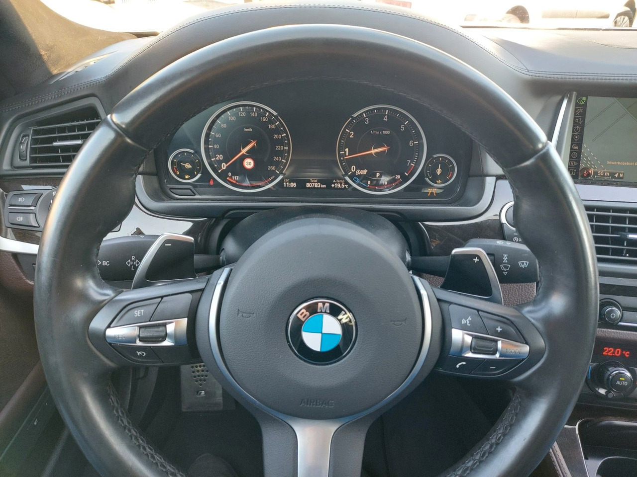 Седан BMW 550i Limousine Autom. M-Sport HUD Glasdach H&K: фото 13