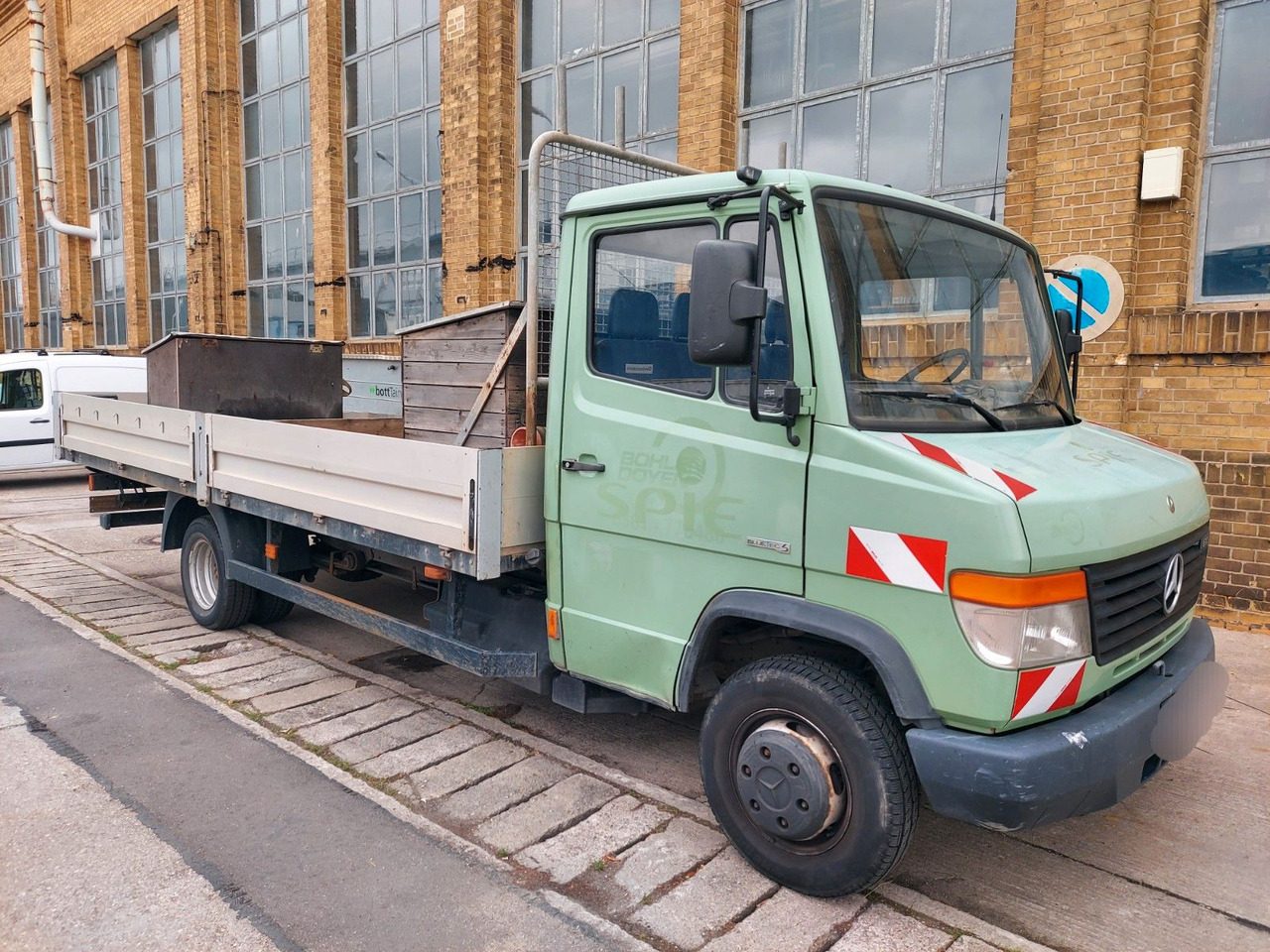 Mercedes-Benz Vario 613D Pritsche lang extralang - Малотоннажный бортовой грузовик: фото 1 Mercedes-Benz Vario 613D Pritsche lang extralang - Малотоннажный бортовой грузовик: фото 1