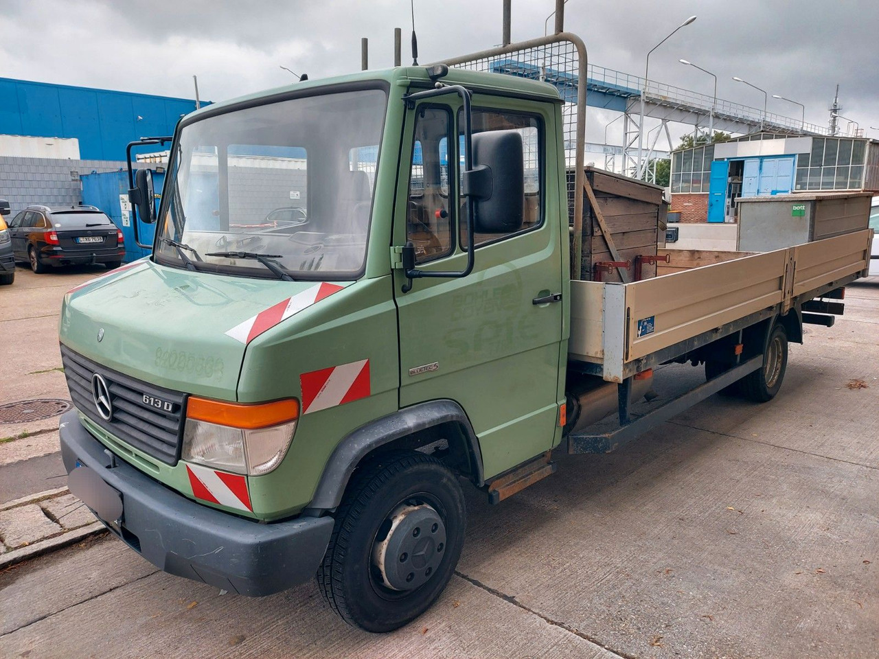 Mercedes-Benz Vario 613D Pritsche lang extralang - Малотоннажный бортовой грузовик: фото 4 Mercedes-Benz Vario 613D Pritsche lang extralang - Малотоннажный бортовой грузовик: фото 4