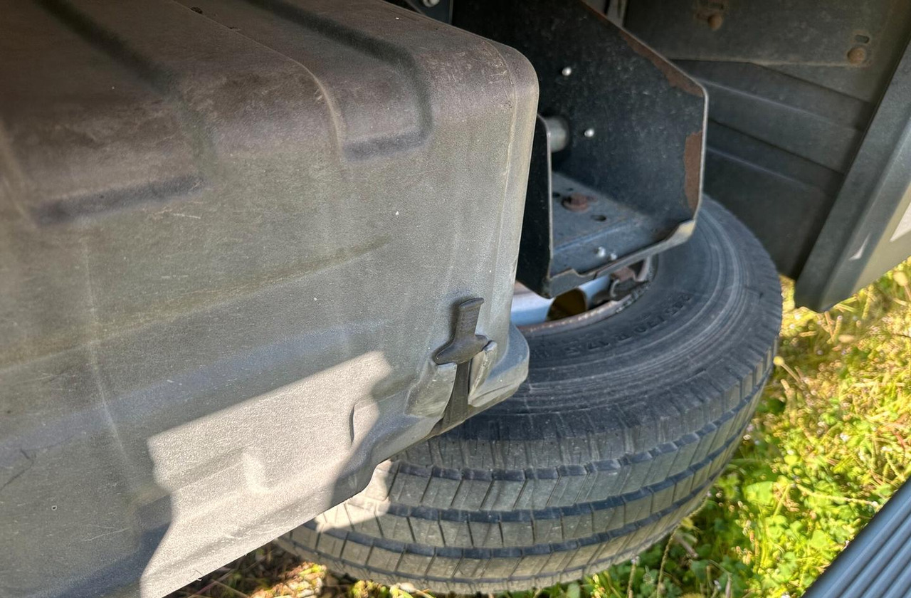 Iveco 120 EL 22 P RIBASSATO CENTINATO EURO 5 - Тентованный грузовик: фото 5 Iveco 120 EL 22 P RIBASSATO CENTINATO EURO 5 - Тентованный грузовик: фото 5