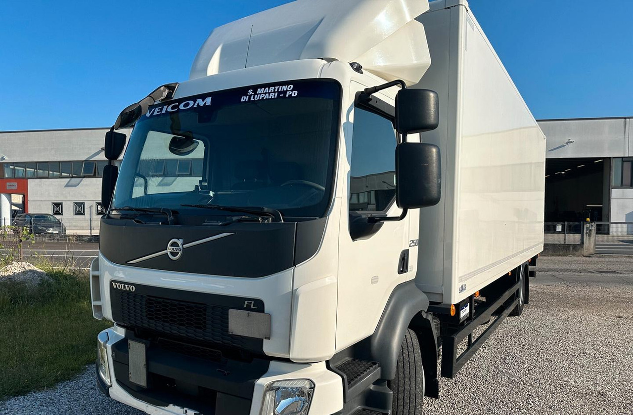 Volvo FL 250 EURO 6 FURGONE E SPONDA - Грузовик с закрытым кузовом: фото 1 Volvo FL 250 EURO 6 FURGONE E SPONDA - Грузовик с закрытым кузовом: фото 1