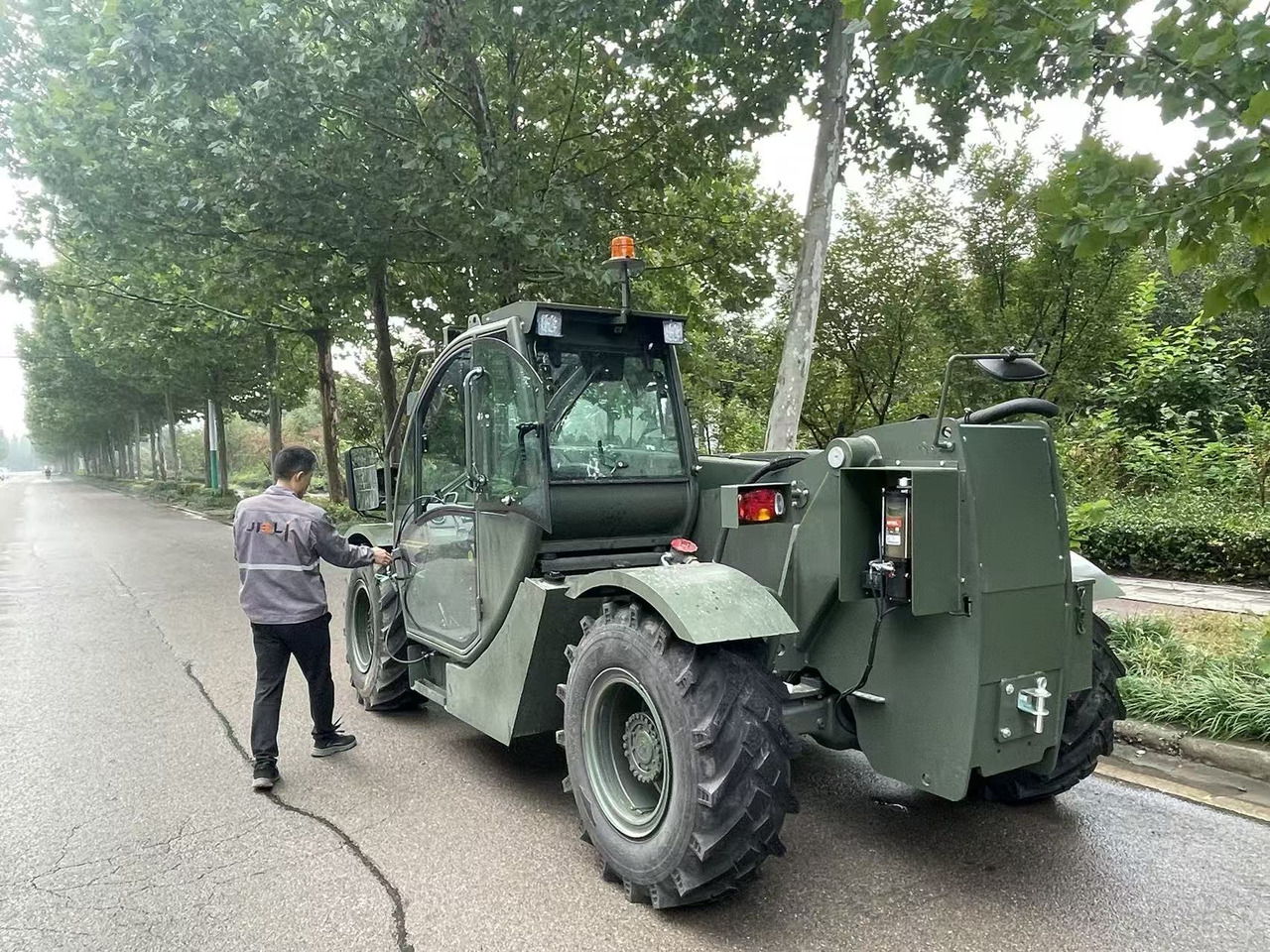 JIELI JL7030 I am looking for a distributor:) - Телескопический погрузчик: фото 3 JIELI JL7030 I am looking for a distributor:) - Телескопический погрузчик: фото 3