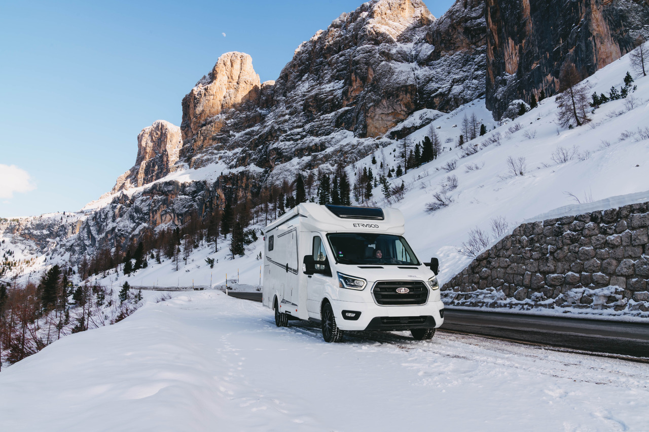 Etrusco T 7.3 QCF - Полуинтегрированный автодом: фото 1 Etrusco T 7.3 QCF - Полуинтегрированный автодом: фото 1