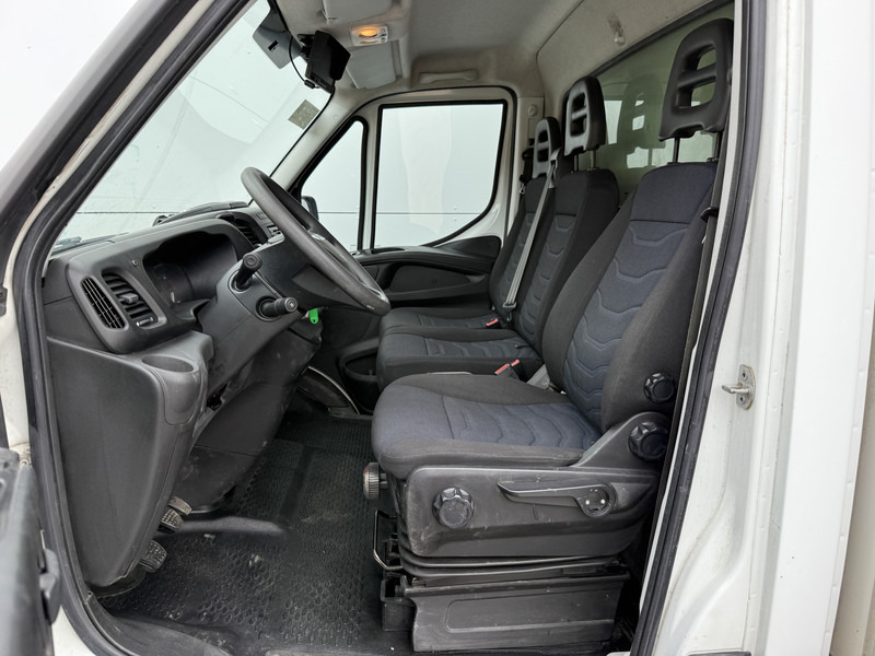 Iveco Daily 35S16 2.3 Bakwagen met achterdeur 3,5t Trekhaak Meubelbak Koffer Airco Cruise Control Camera - Фургон с закрытым кузовом: фото 5 Iveco Daily 35S16 2.3 Bakwagen met achterdeur 3,5t Trekhaak Meubelbak Koffer Airco Cruise Control Camera - Фургон с закрытым кузовом: фото 5