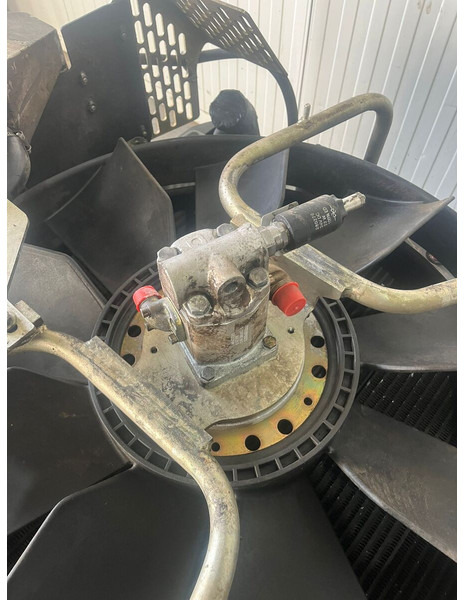 Liebherr A904 Li/A904C Li/R904/R904C - Радиатор: фото 2 Liebherr A904 Li/A904C Li/R904/R904C - Радиатор: фото 2