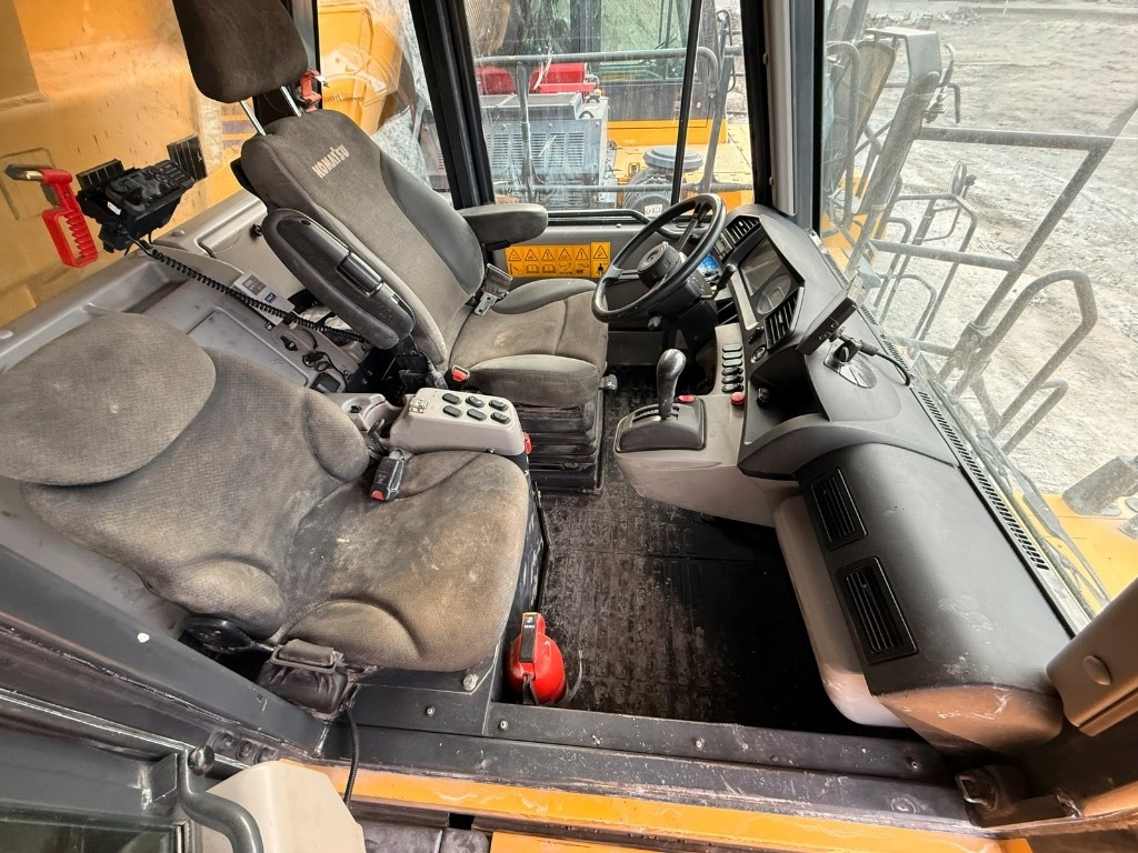 Карьерный самосвал Komatsu HD 405 - 8E0: фото 24