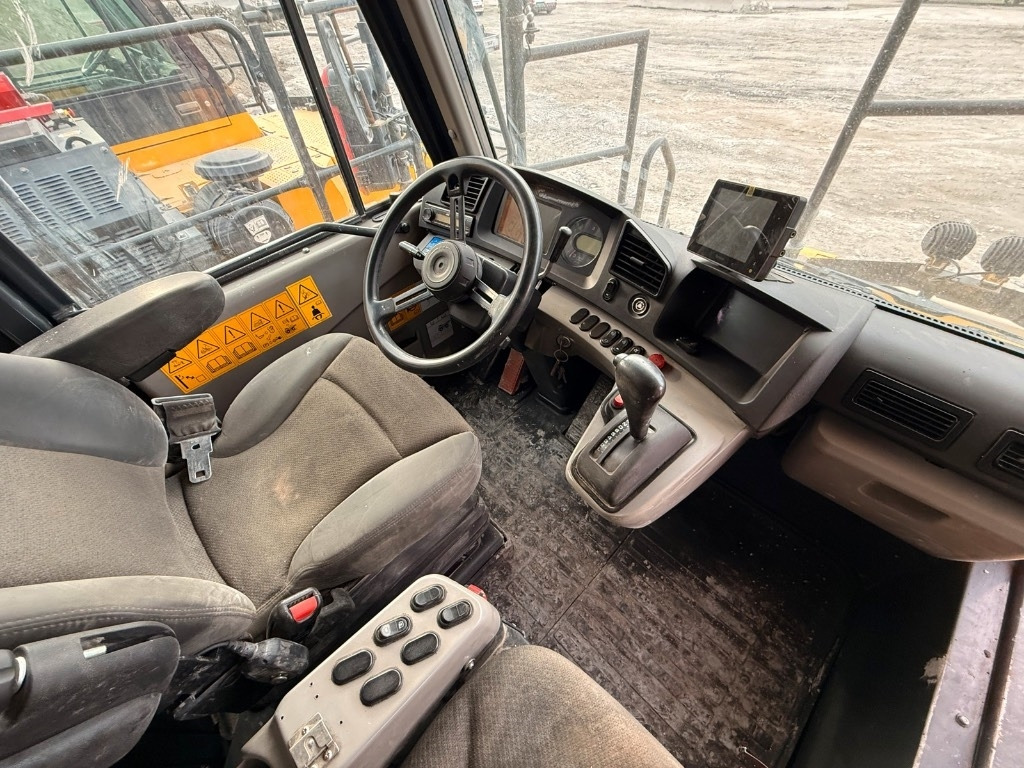Карьерный самосвал Komatsu HD 405 - 8E0: фото 25
