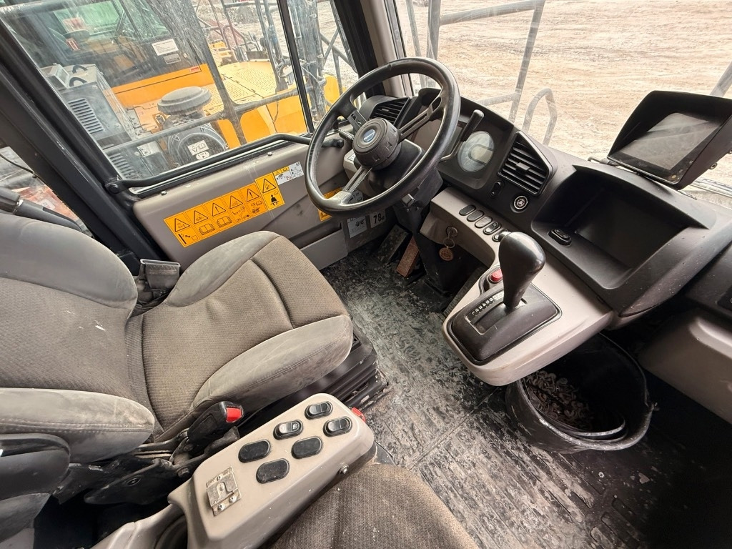 Карьерный самосвал Komatsu HD 405 - 8E0: фото 23