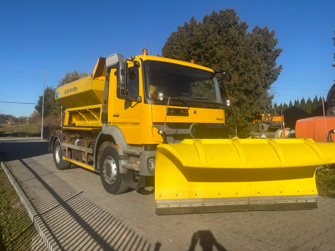 Mercedes AXOR 1824 4x2 Spreader/Gritter/Plough - Снегоуборочная машина: фото 1 Mercedes AXOR 1824 4x2 Spreader/Gritter/Plough - Снегоуборочная машина: фото 1