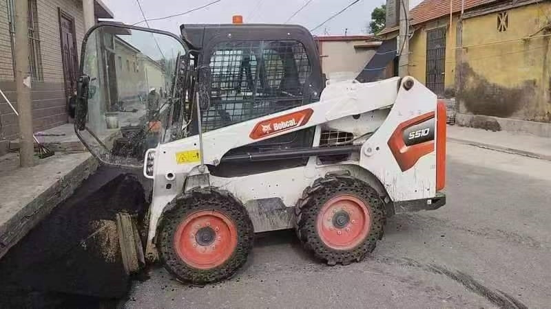 BOBCAT S 510 - Мини-погрузчик с бортовым поворотом: фото 1 BOBCAT S 510 - Мини-погрузчик с бортовым поворотом: фото 1