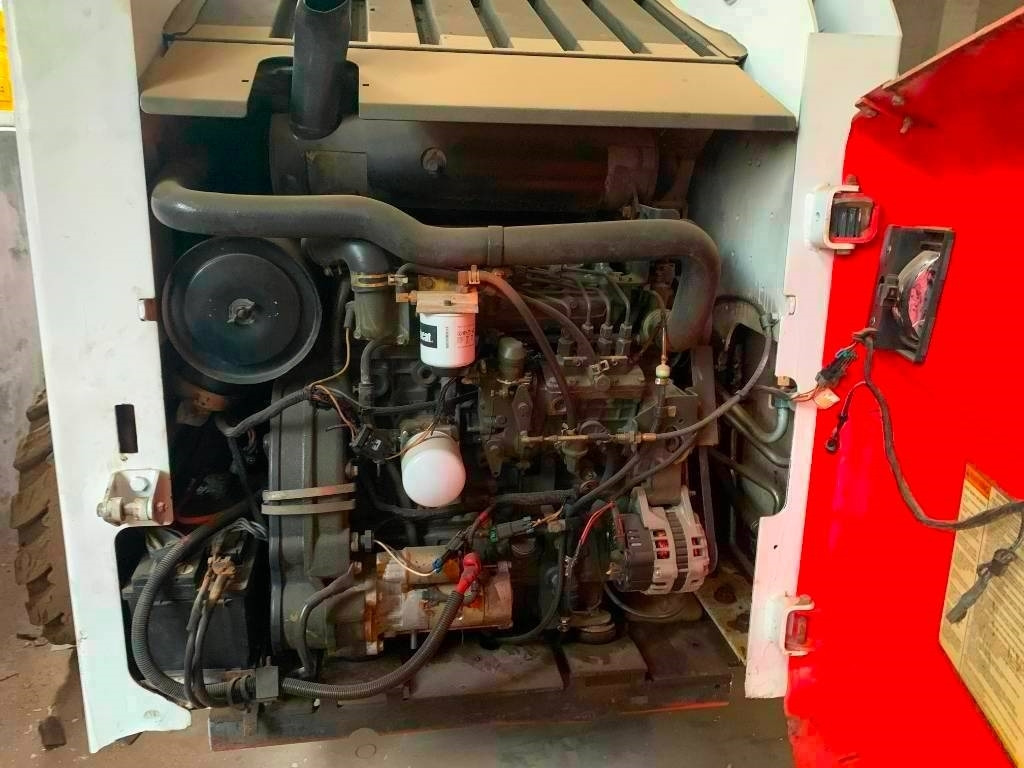 Bobcat S 300 - Мини-погрузчик с бортовым поворотом: фото 3 Bobcat S 300 - Мини-погрузчик с бортовым поворотом: фото 3