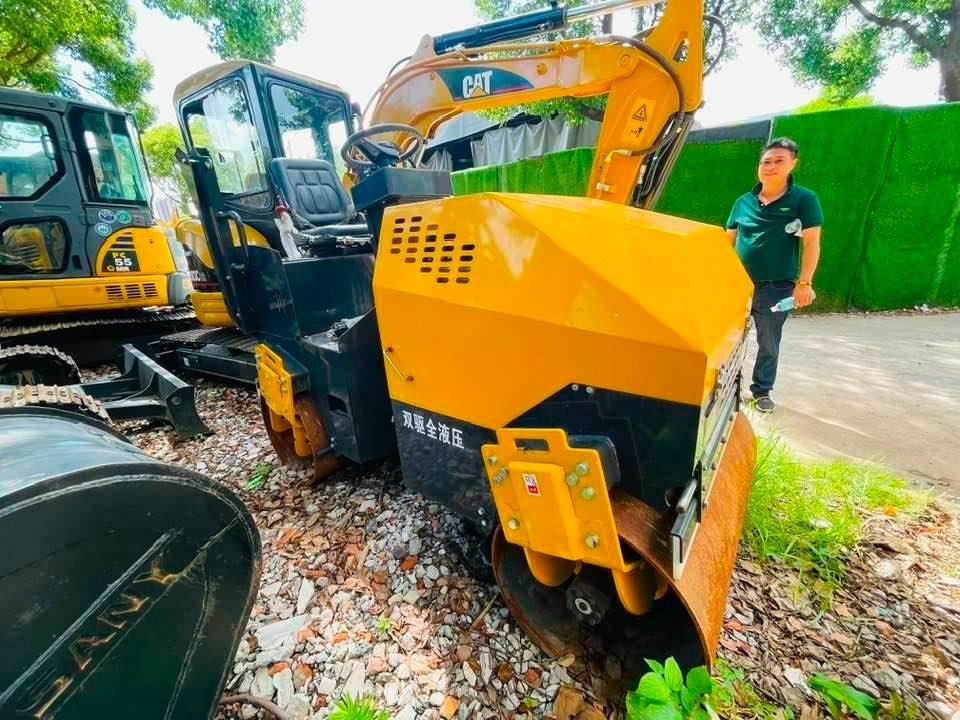 CAT 303 - Мини-экскаватор: фото 2 CAT 303 - Мини-экскаватор: фото 2