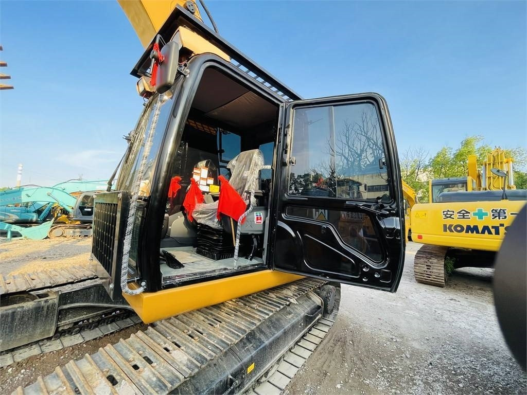 CAT 320D2L - Гусеничный экскаватор: фото 3 CAT 320D2L - Гусеничный экскаватор: фото 3