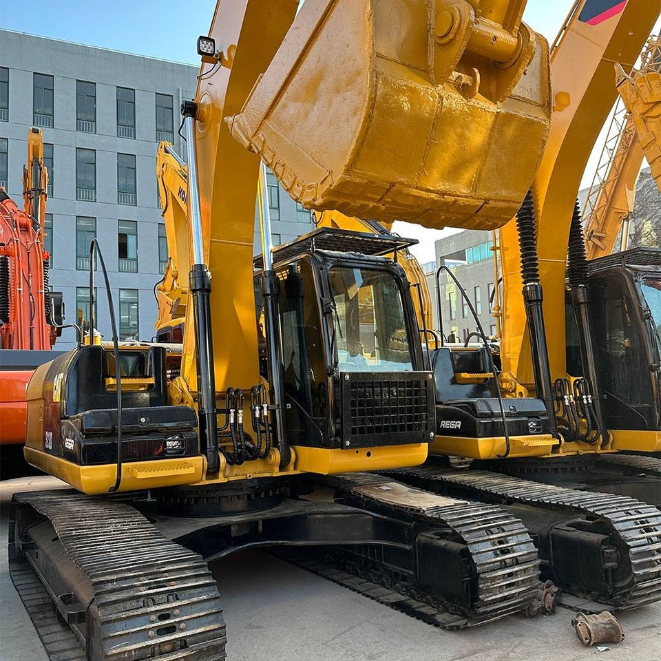 CAT 323 D - Гусеничный экскаватор: фото 1 CAT 323 D - Гусеничный экскаватор: фото 1