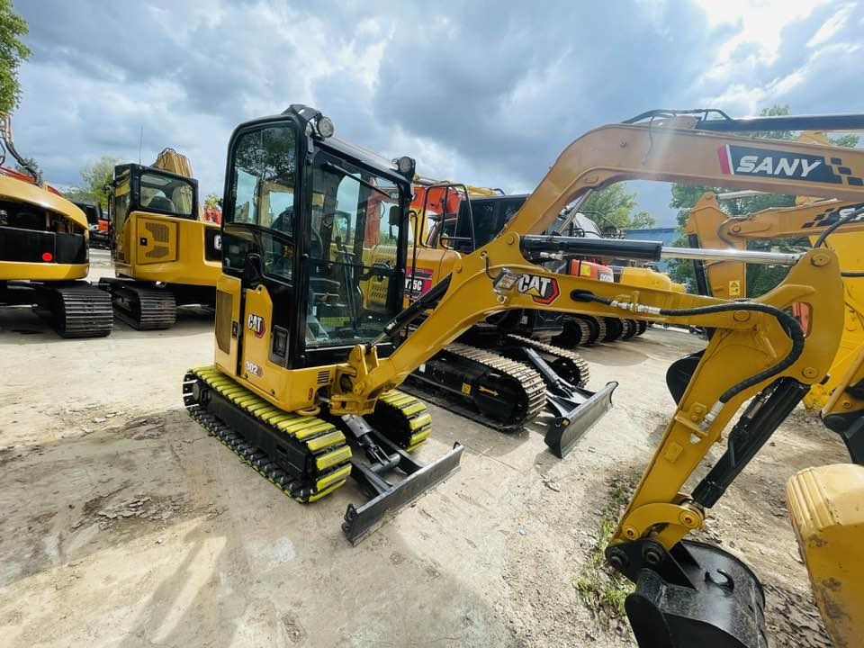 Caterpillar 302 CR - Мини-экскаватор: фото 1 Caterpillar 302 CR - Мини-экскаватор: фото 1