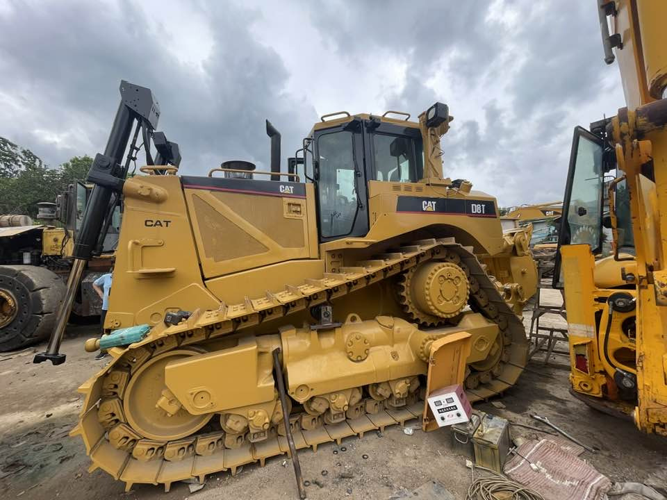 Caterpillar D8T - Бульдозер: фото 1 Caterpillar D8T - Бульдозер: фото 1