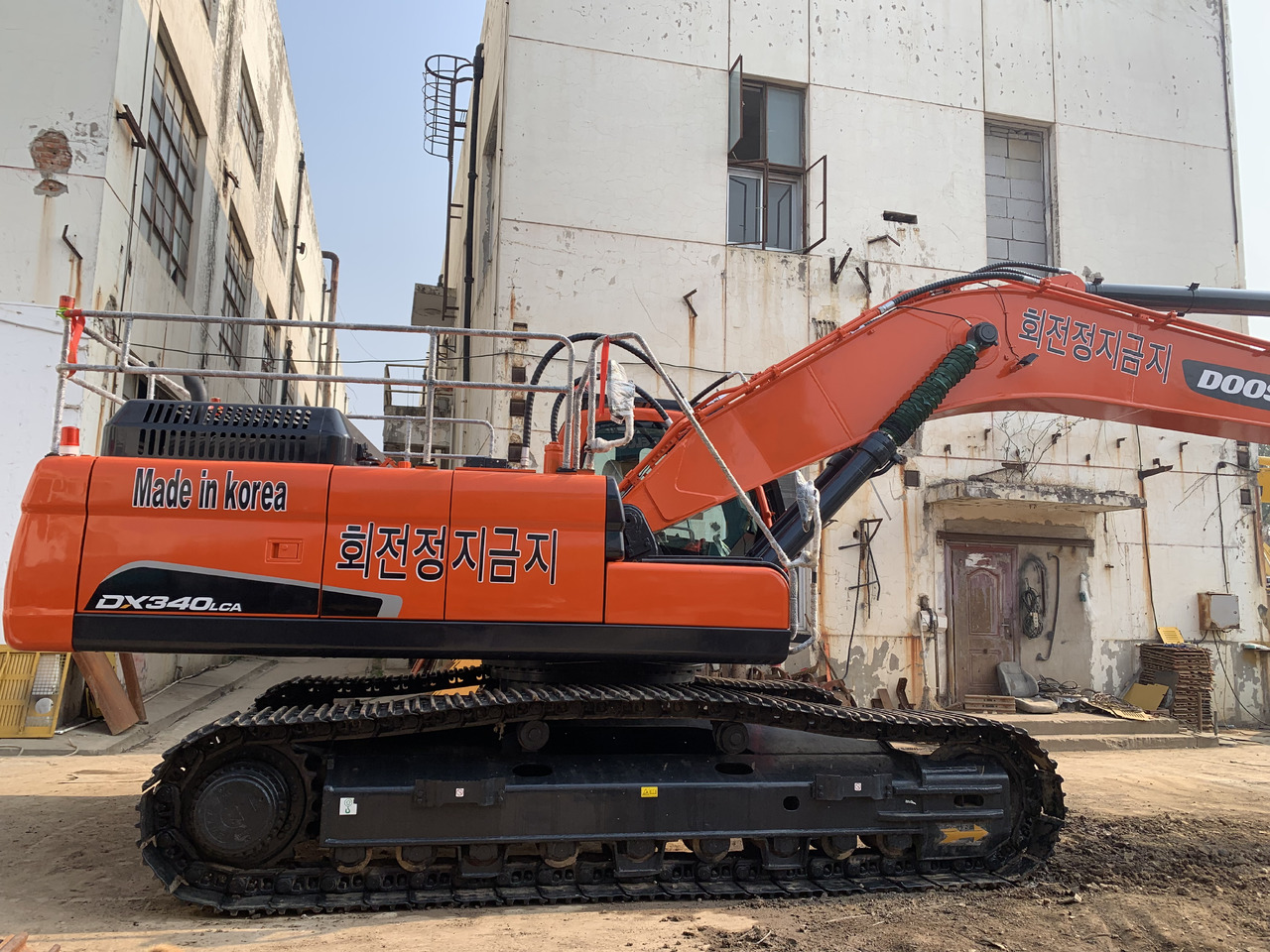DOOSAN DX340LC - Колёсный экскаватор: фото 1 DOOSAN DX340LC - Колёсный экскаватор: фото 1