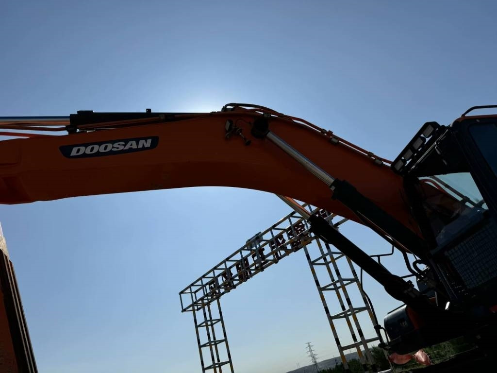 Doosan 520LC-9C - Гусеничный экскаватор: фото 3 Doosan 520LC-9C - Гусеничный экскаватор: фото 3