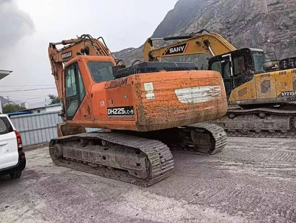 Doosan DH225LC-9 - Гусеничный экскаватор: фото 3 Doosan DH225LC-9 - Гусеничный экскаватор: фото 3