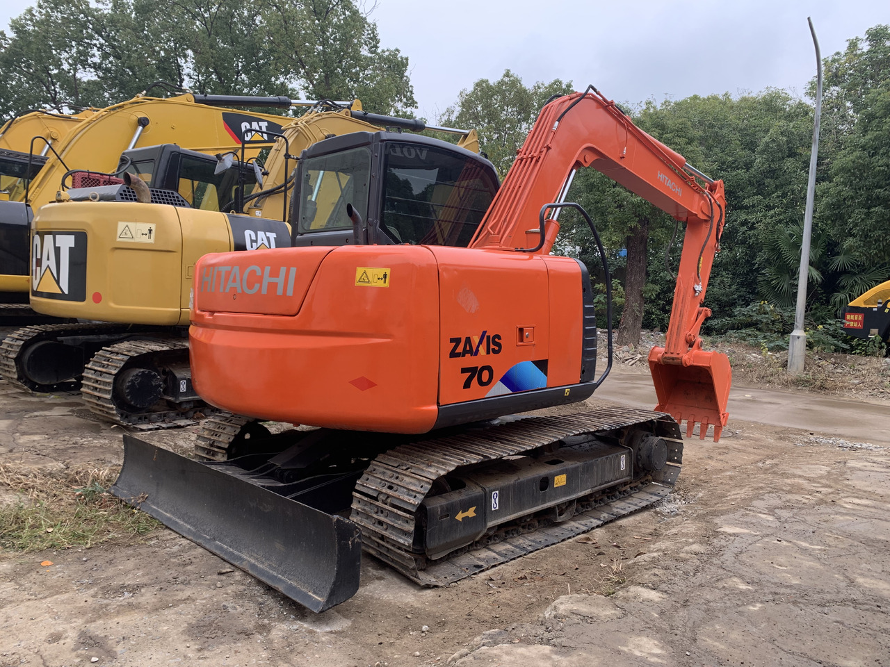 HITACHI ZAXIS 70 - Гусеничный экскаватор: фото 2 HITACHI ZAXIS 70 - Гусеничный экскаватор: фото 2