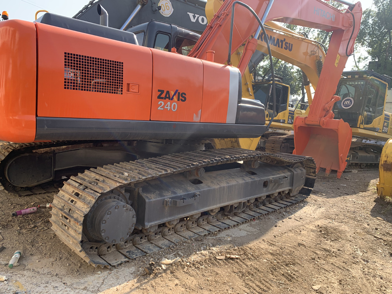 HITACHI ZAXIS240 - Колёсный экскаватор: фото 3 HITACHI ZAXIS240 - Колёсный экскаватор: фото 3