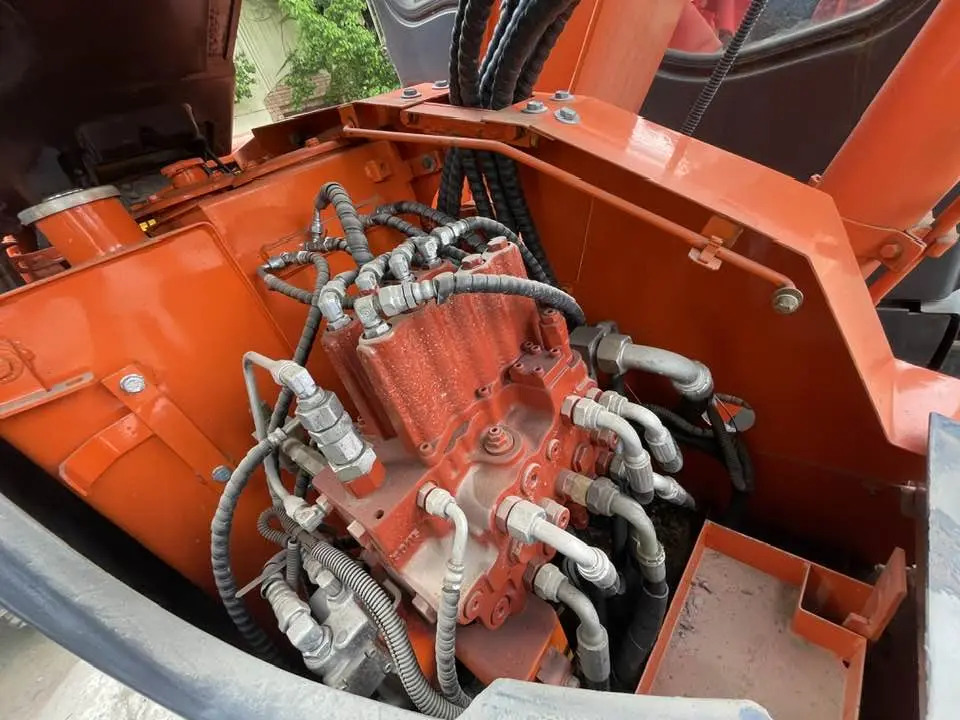 Hitachi ZX75US-7 - Мини-экскаватор: фото 3 Hitachi ZX75US-7 - Мини-экскаватор: фото 3