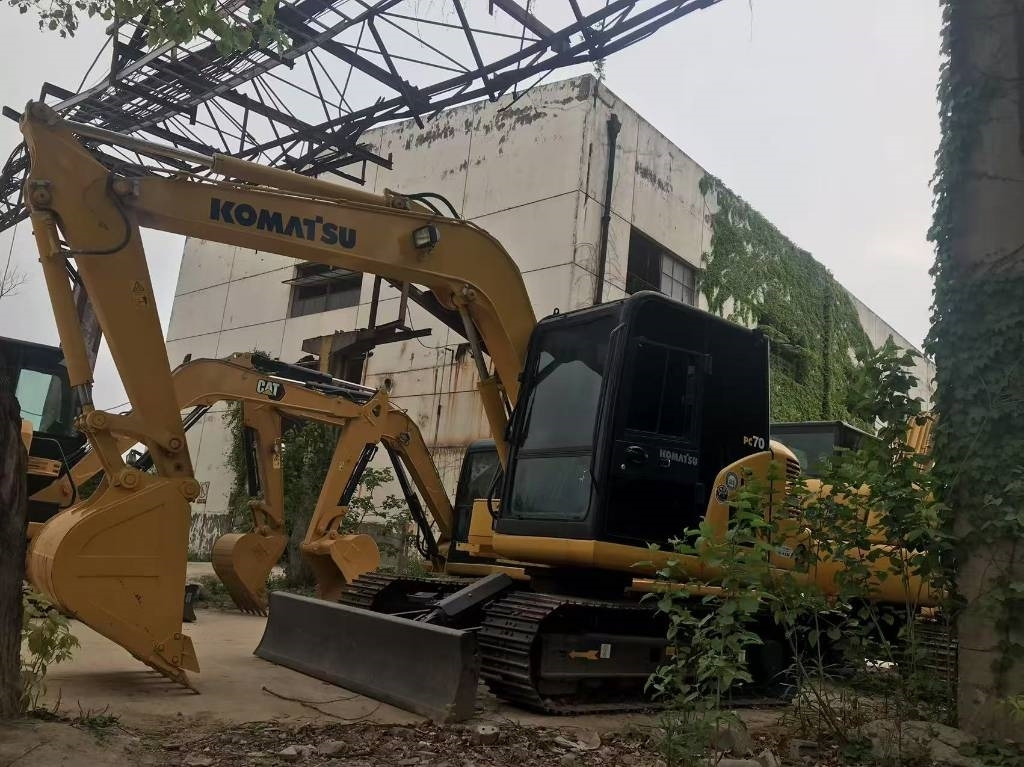 Komatsu PC 70 - Гусеничный экскаватор: фото 3 Komatsu PC 70 - Гусеничный экскаватор: фото 3