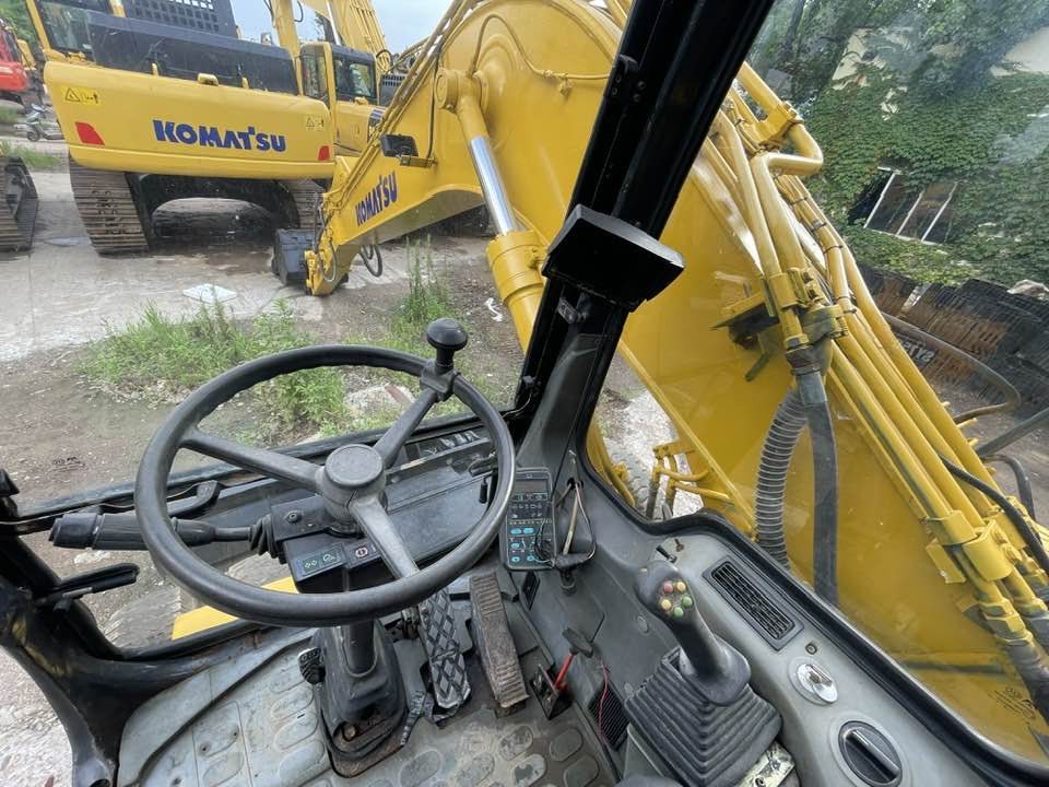 Komatsu PW160-8 - Колёсный экскаватор: фото 2 Komatsu PW160-8 - Колёсный экскаватор: фото 2