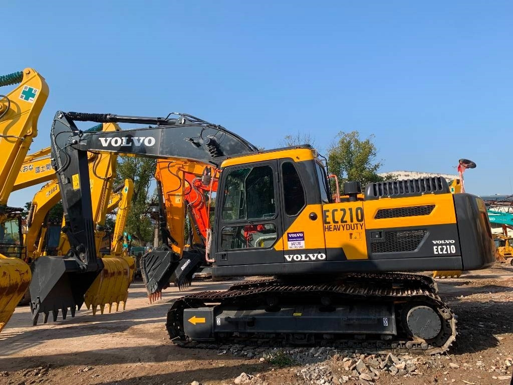 Volvo EC 210 - Гусеничный экскаватор: фото 1 Volvo EC 210 - Гусеничный экскаватор: фото 1