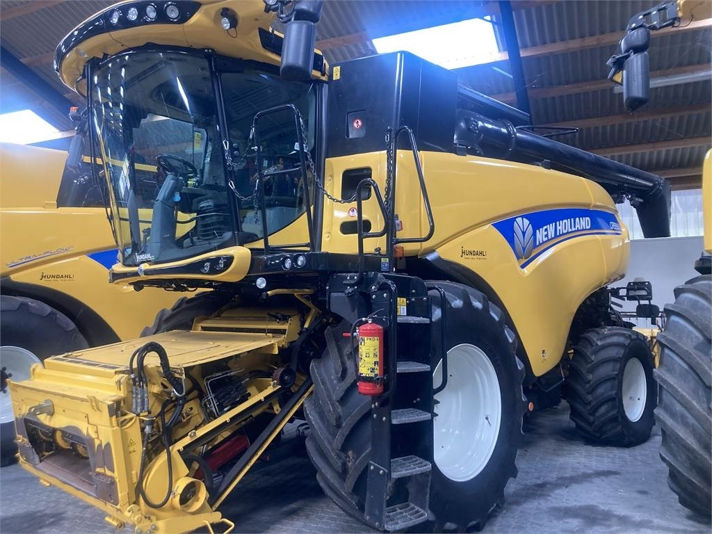 New Holland CR.9.90 SLH - Зерноуборочный комбайн: фото 1 New Holland CR.9.90 SLH - Зерноуборочный комбайн: фото 1