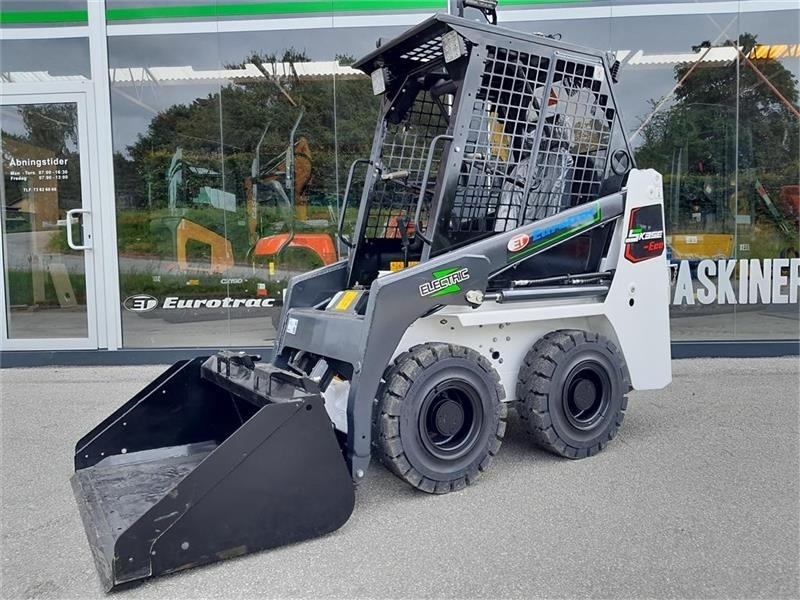 Eurotrac 100% elektrisk - Мини-погрузчик с бортовым поворотом: фото 1 Eurotrac 100% elektrisk - Мини-погрузчик с бортовым поворотом: фото 1