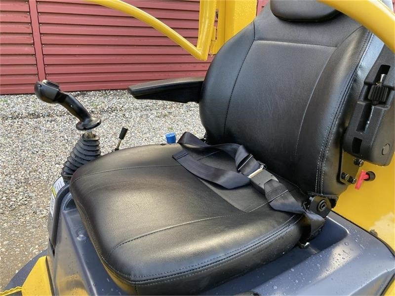 Eurotrac W11 med lang arm, skovl og gafler - Компактный фронтальный погрузчик: фото 4 Eurotrac W11 med lang arm, skovl og gafler - Компактный фронтальный погрузчик: фото 4