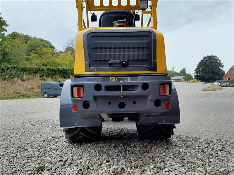 Eurotrac W12 - Компактный фронтальный погрузчик: фото 4 Eurotrac W12 - Компактный фронтальный погрузчик: фото 4
