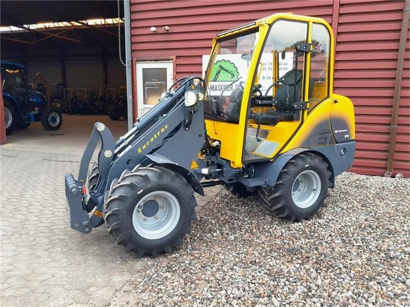 Eurotrac W12S med førerhus, skovl og gafler - Компактный фронтальный погрузчик: фото 2 Eurotrac W12S med førerhus, skovl og gafler - Компактный фронтальный погрузчик: фото 2