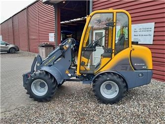 Eurotrac W12S med førerhus, skovl og gafler - Компактный фронтальный погрузчик: фото 1 Eurotrac W12S med førerhus, skovl og gafler - Компактный фронтальный погрузчик: фото 1