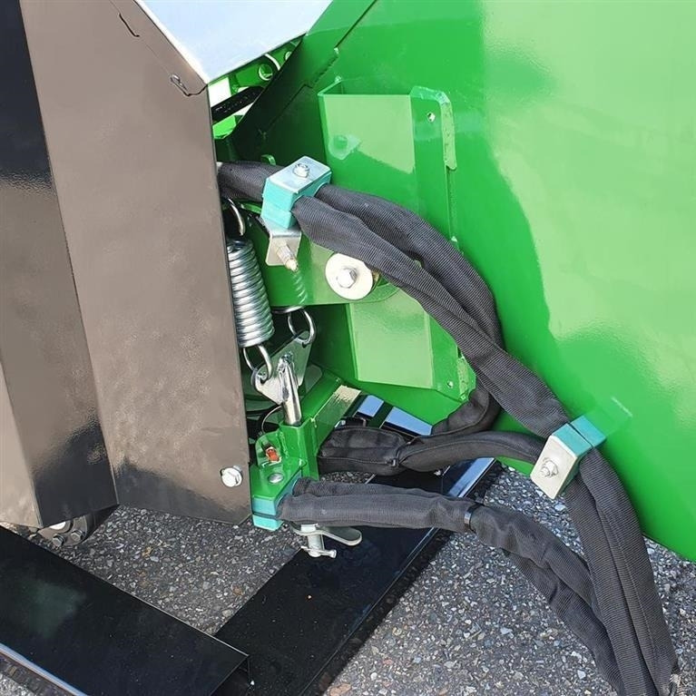 - - - FLISHUGGER TIL TRAKTOR KAPACITET OP TIL Ø250 - Измельчитель древесины: фото 4 - - - FLISHUGGER TIL TRAKTOR KAPACITET OP TIL Ø250 - Измельчитель древесины: фото 4