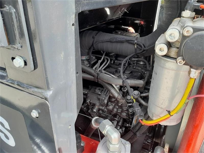 Компактный фронтальный погрузчик Heracles H220: фото 7 Компактный фронтальный погрузчик Heracles H220: фото 7