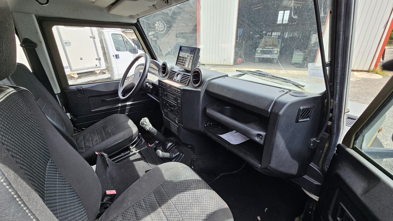 LAND ROVER Défender Ambulance - Коммерческий автомобиль: фото 5 LAND ROVER Défender Ambulance - Коммерческий автомобиль: фото 5