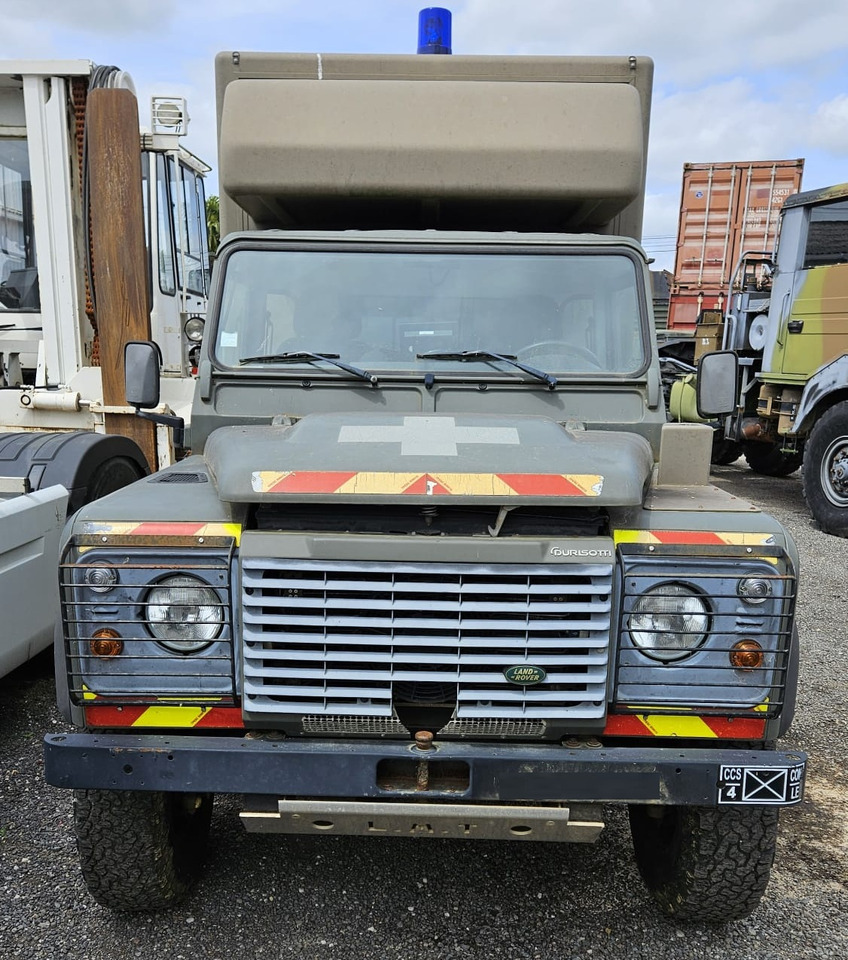 LAND ROVER Défender Ambulance - Коммерческий автомобиль: фото 2 LAND ROVER Défender Ambulance - Коммерческий автомобиль: фото 2