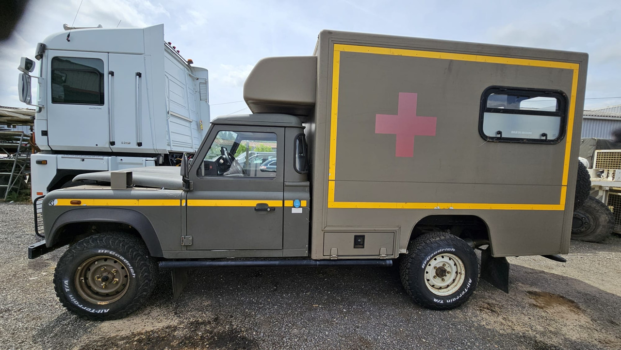 LAND ROVER Défender Ambulance - Коммерческий автомобиль: фото 3 LAND ROVER Défender Ambulance - Коммерческий автомобиль: фото 3